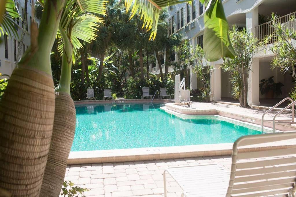 Hemingway Suites At Palm Beach Hotel Island Exterior photo
